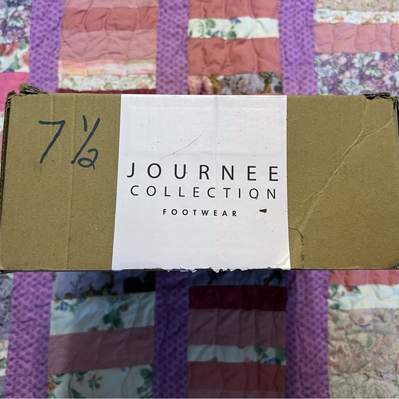 Journee Collection Walla Boots in Black size 7 1/2. - Picture 2 of 7